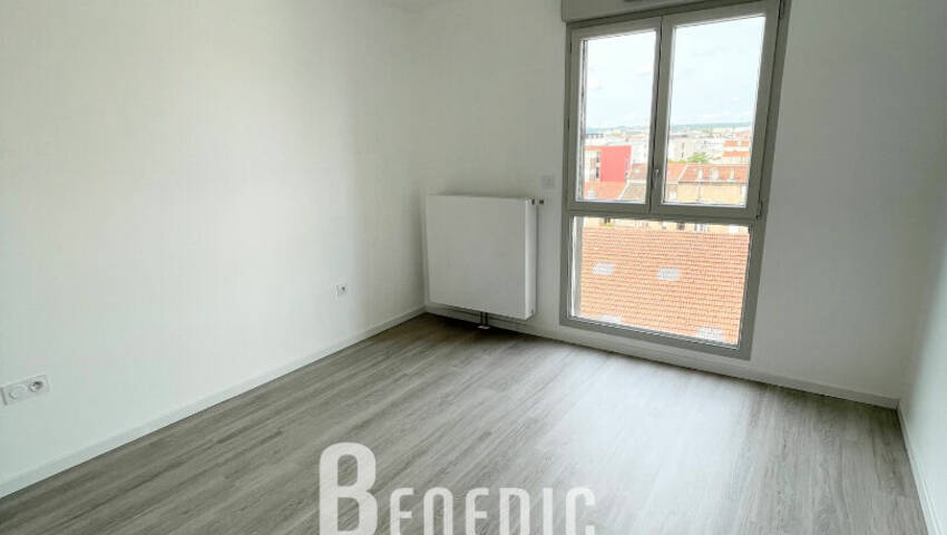 53297034g - Attribut alt par défaut.