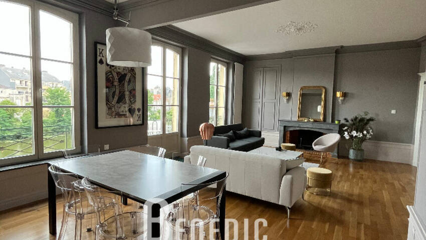 53398873b - Attribut alt par défaut.