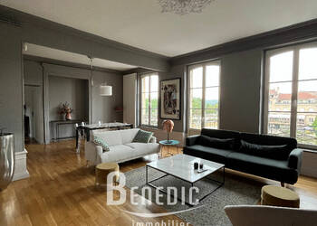 53398873c - Attribut alt par défaut.