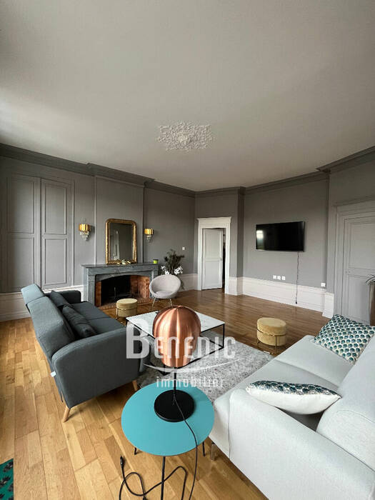 53398873d - Attribut alt par défaut.