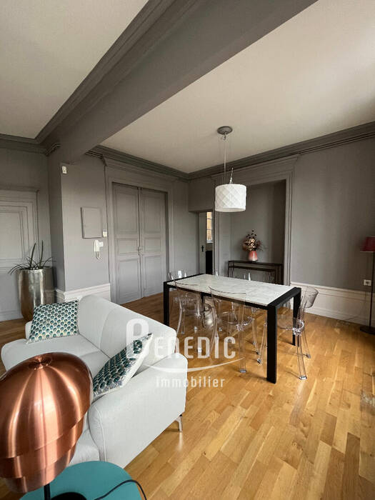 53398873e - Attribut alt par défaut.