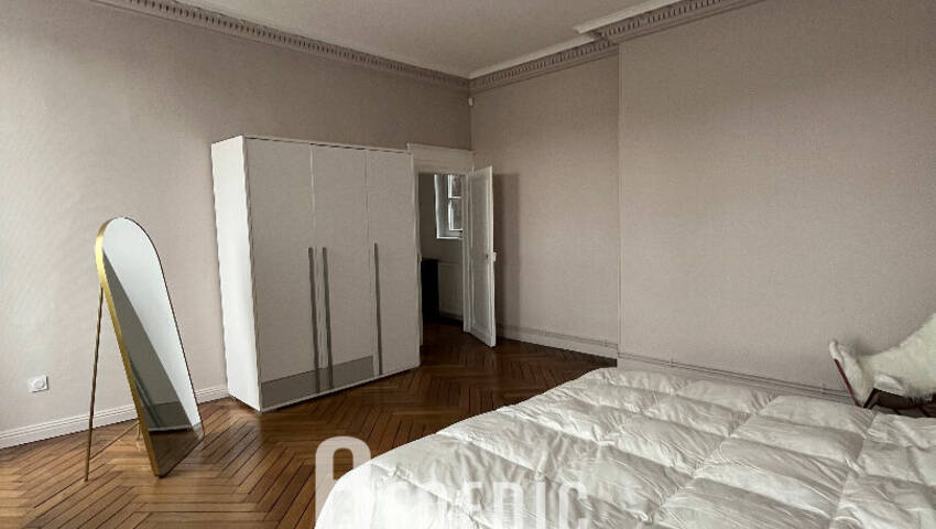 53398873l - Attribut alt par défaut.