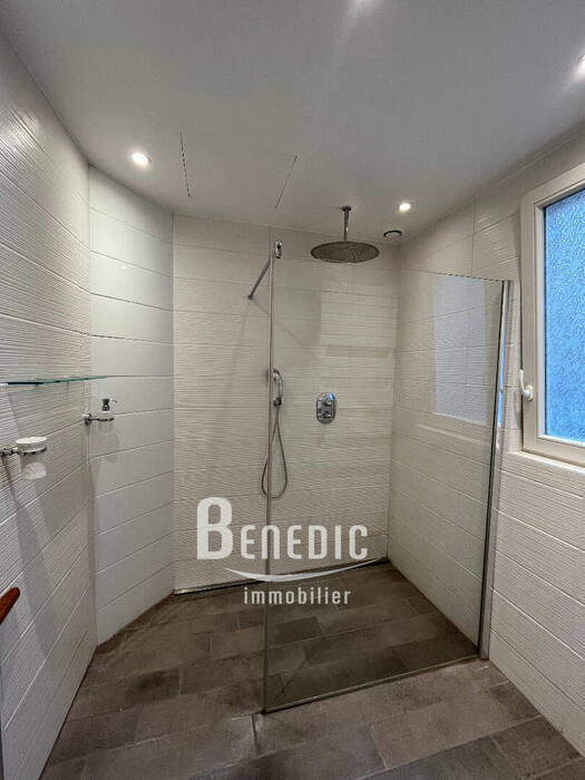 53398873m - Attribut alt par défaut.