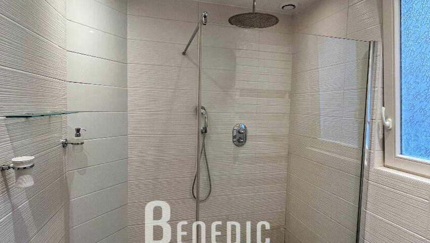 53398873m - Attribut alt par défaut.