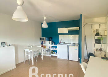 4253793a - Attribut alt par défaut.