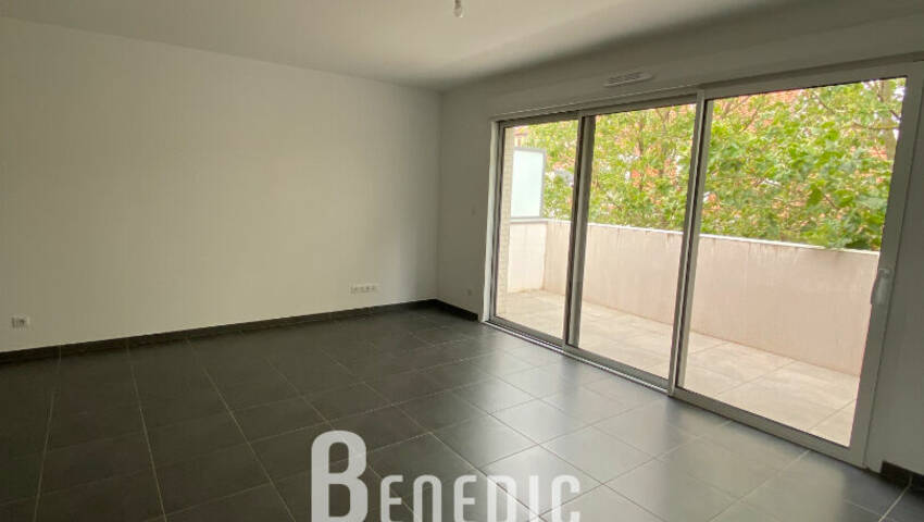 53527884a - Attribut alt par défaut.