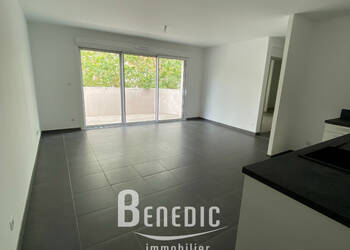 53527884c - Attribut alt par défaut.