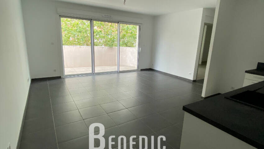 53527884c - Attribut alt par défaut.