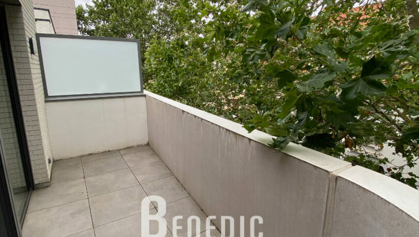 53527884g - Attribut alt par défaut.