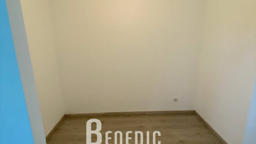 53527884l - Attribut alt par défaut.