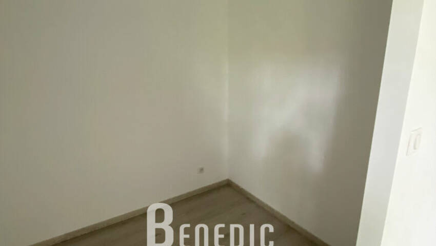 53527884m - Attribut alt par défaut.