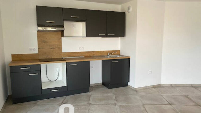 53547701a - Attribut alt par défaut.