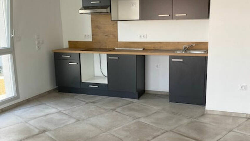 53547701b - Attribut alt par défaut.