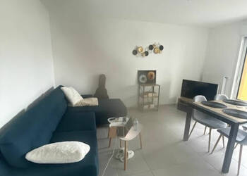 53592049b - Attribut alt par défaut.