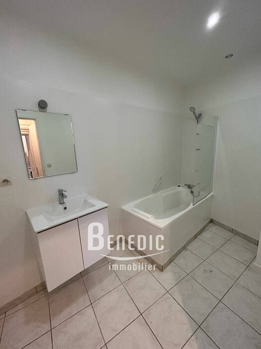 4254394b - Attribut alt par défaut.