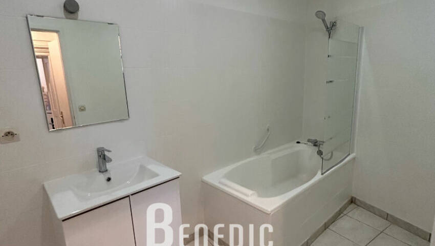 4254394b - Attribut alt par défaut.