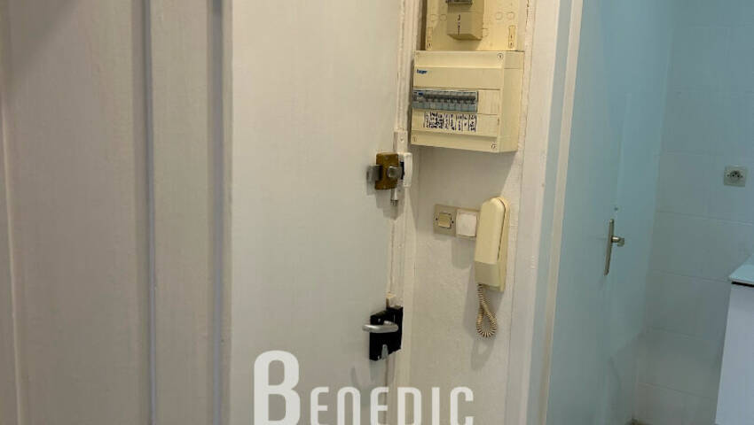 4254394c - Attribut alt par défaut.