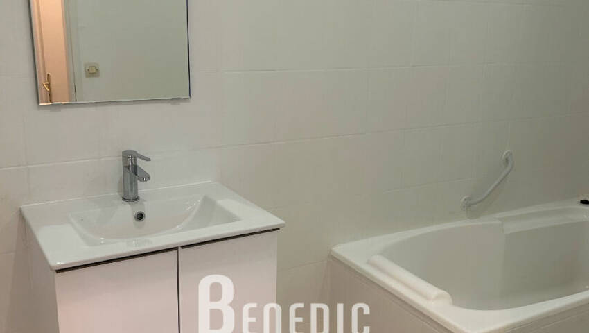 4254394b - Attribut alt par défaut.