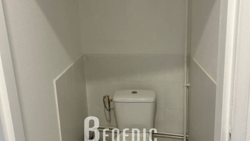 4254394e - Attribut alt par défaut.