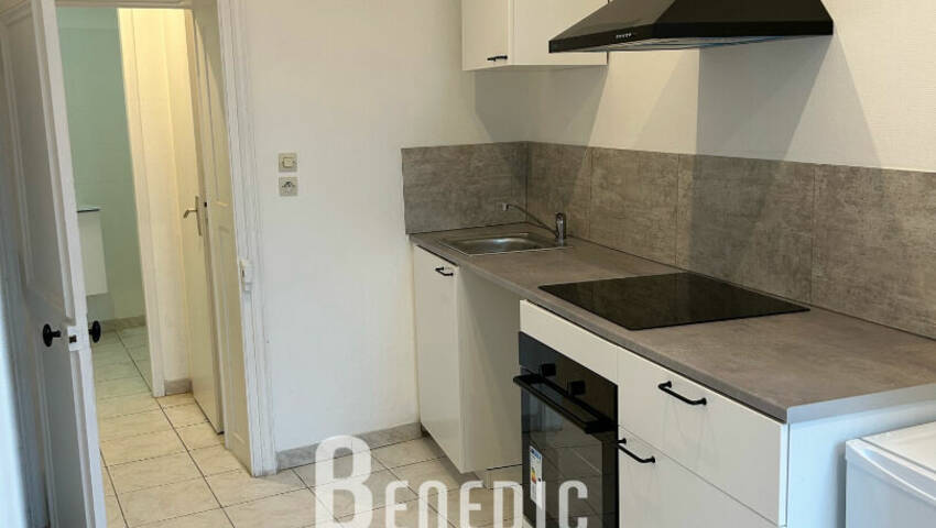 4254394f - Attribut alt par défaut.