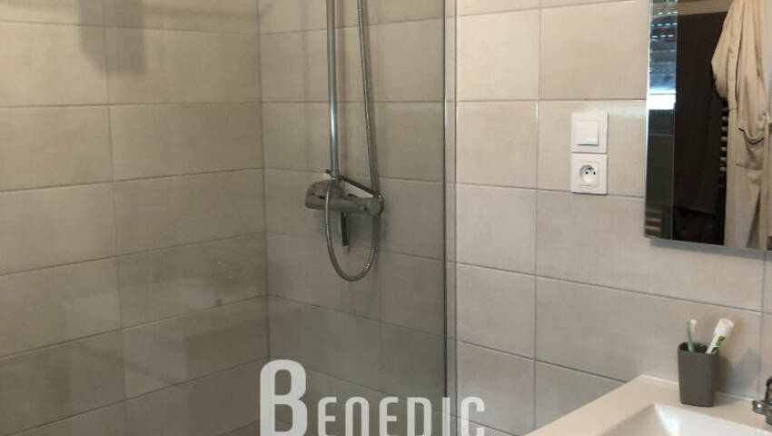 53605614f - Attribut alt par défaut.