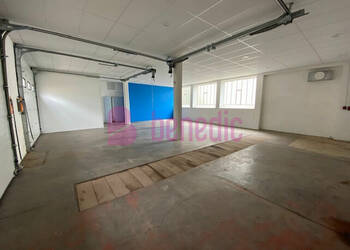 53621755b - Attribut alt par défaut.