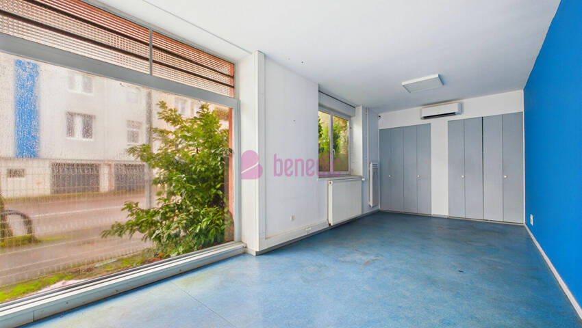 53621755a - Attribut alt par défaut.