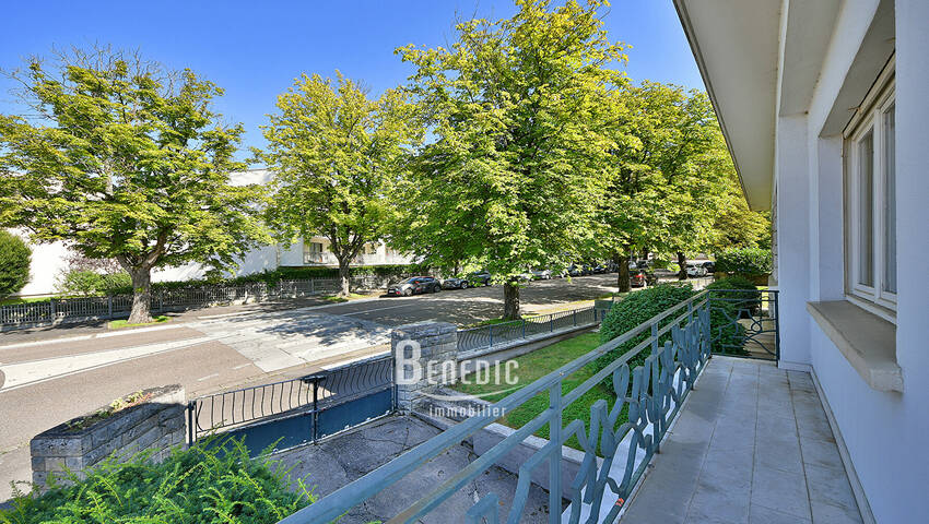 53172292c - Attribut alt par défaut.