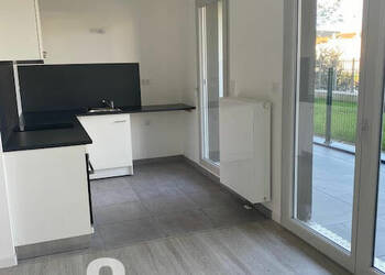 54077675a - Attribut alt par défaut.