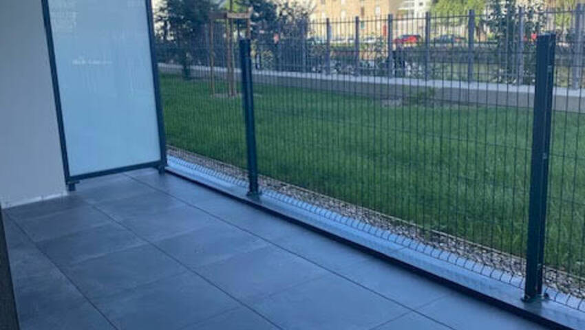 54077675b - Attribut alt par défaut.