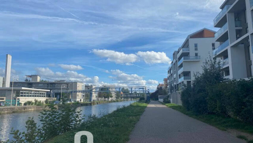 54077675c - Attribut alt par défaut.