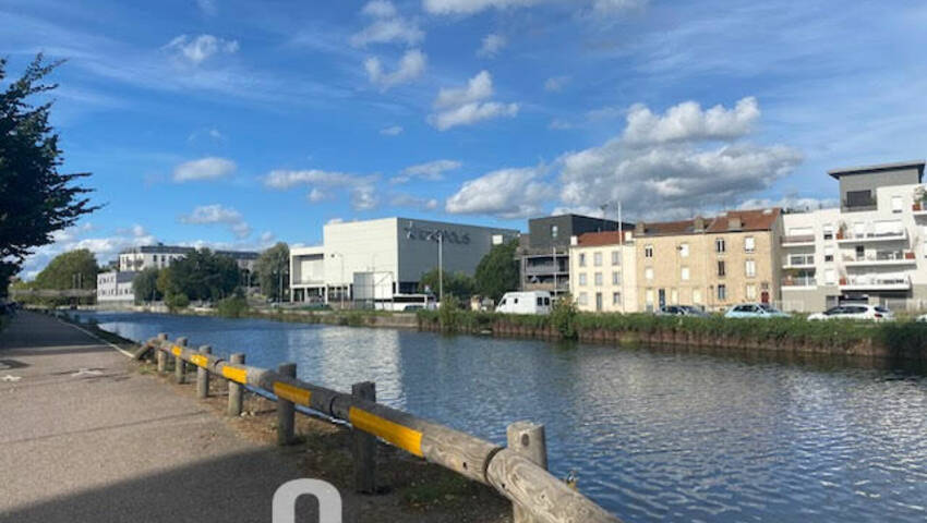 54077675d - Attribut alt par défaut.