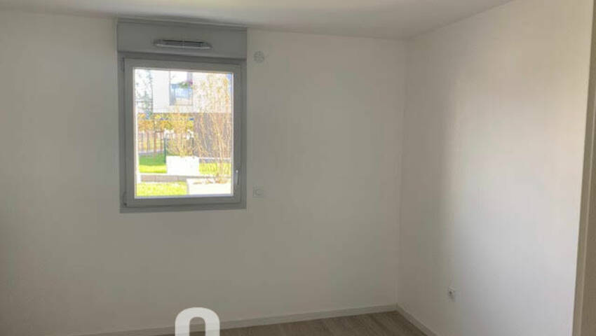 54077675g - Attribut alt par défaut.