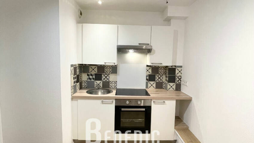 54361839a - Attribut alt par défaut.