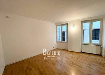 54361839b - Attribut alt par défaut.