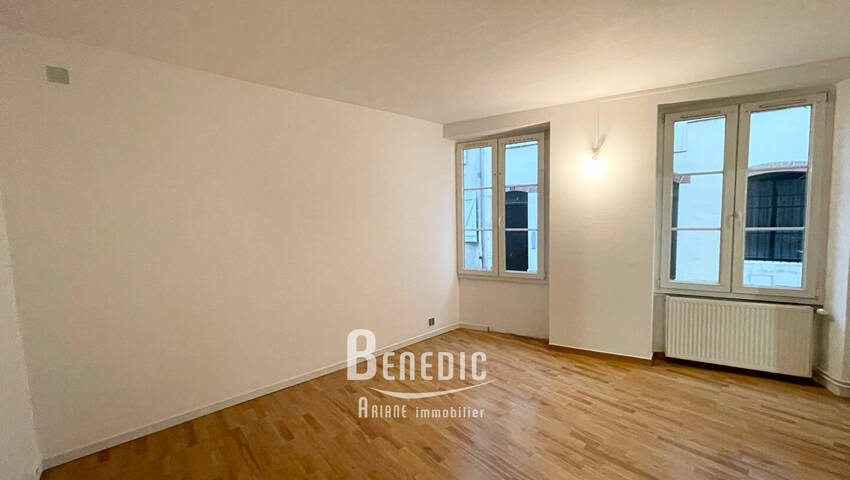 54361839b - Attribut alt par défaut.