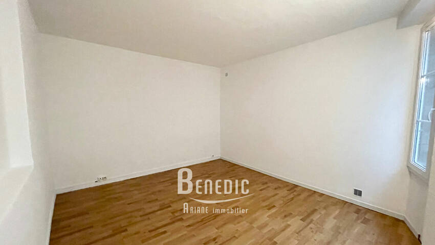 54361839c - Attribut alt par défaut.