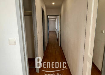 4254108b - Attribut alt par défaut.