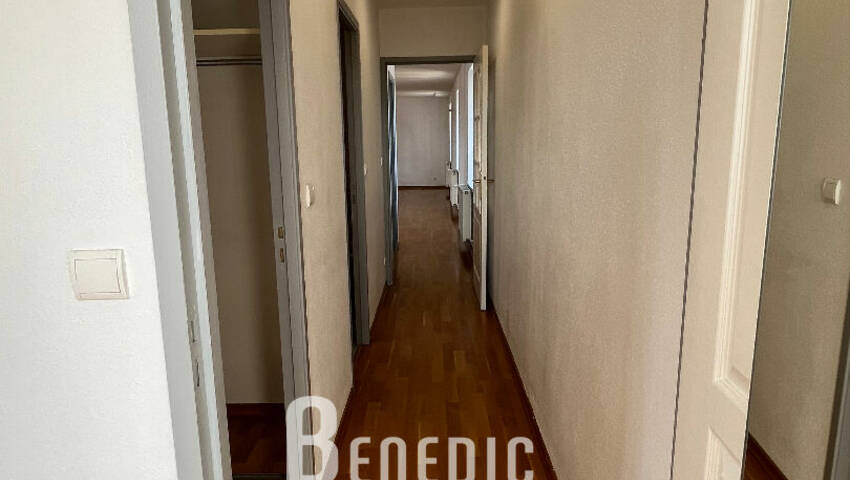 4254108b - Attribut alt par défaut.