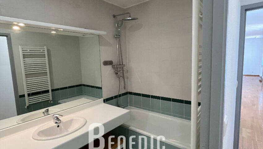 4254108g - Attribut alt par défaut.