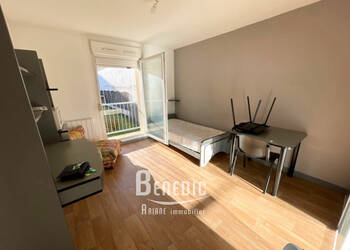 52337903b - Attribut alt par défaut.