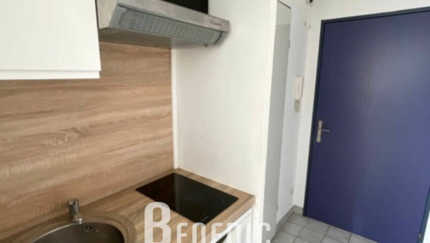 52337903c - Attribut alt par défaut.