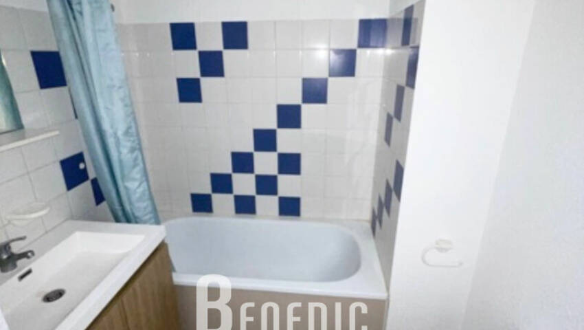 52337903d - Attribut alt par défaut.