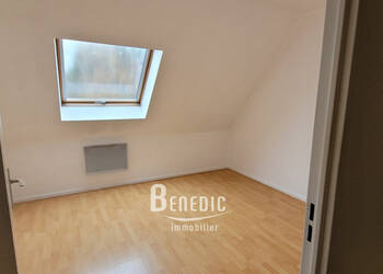 53744121c - Attribut alt par défaut.