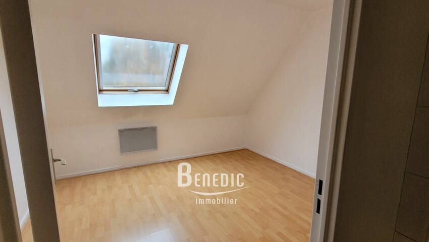 53744121c - Attribut alt par défaut.