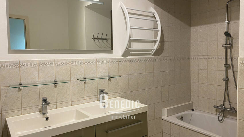 53968389d - Attribut alt par défaut.