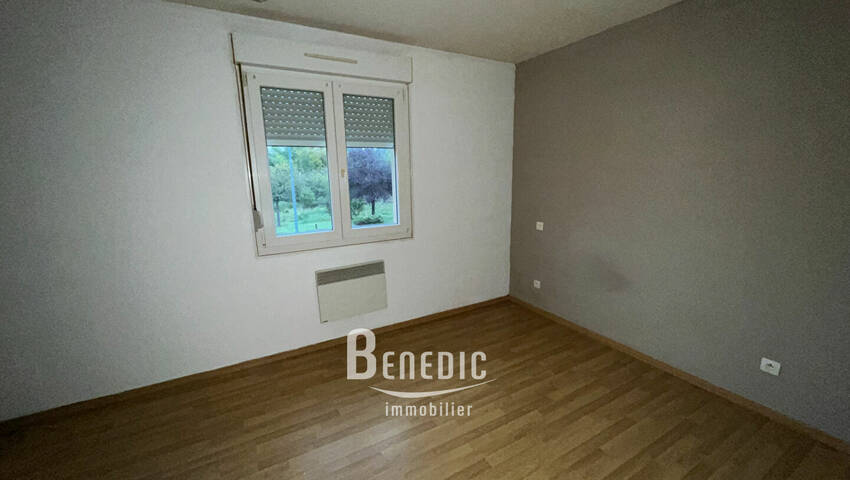 54368450c - Attribut alt par défaut.