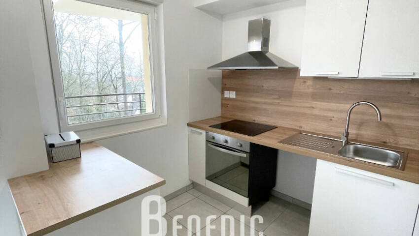 54804343b - Attribut alt par défaut.