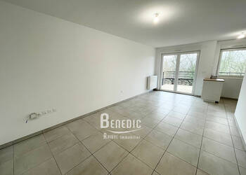 54804343c - Attribut alt par défaut.