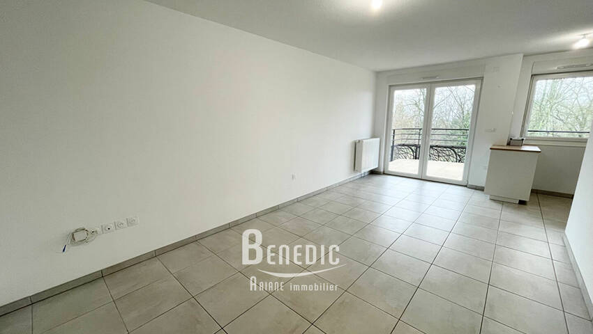 54804343c - Attribut alt par défaut.